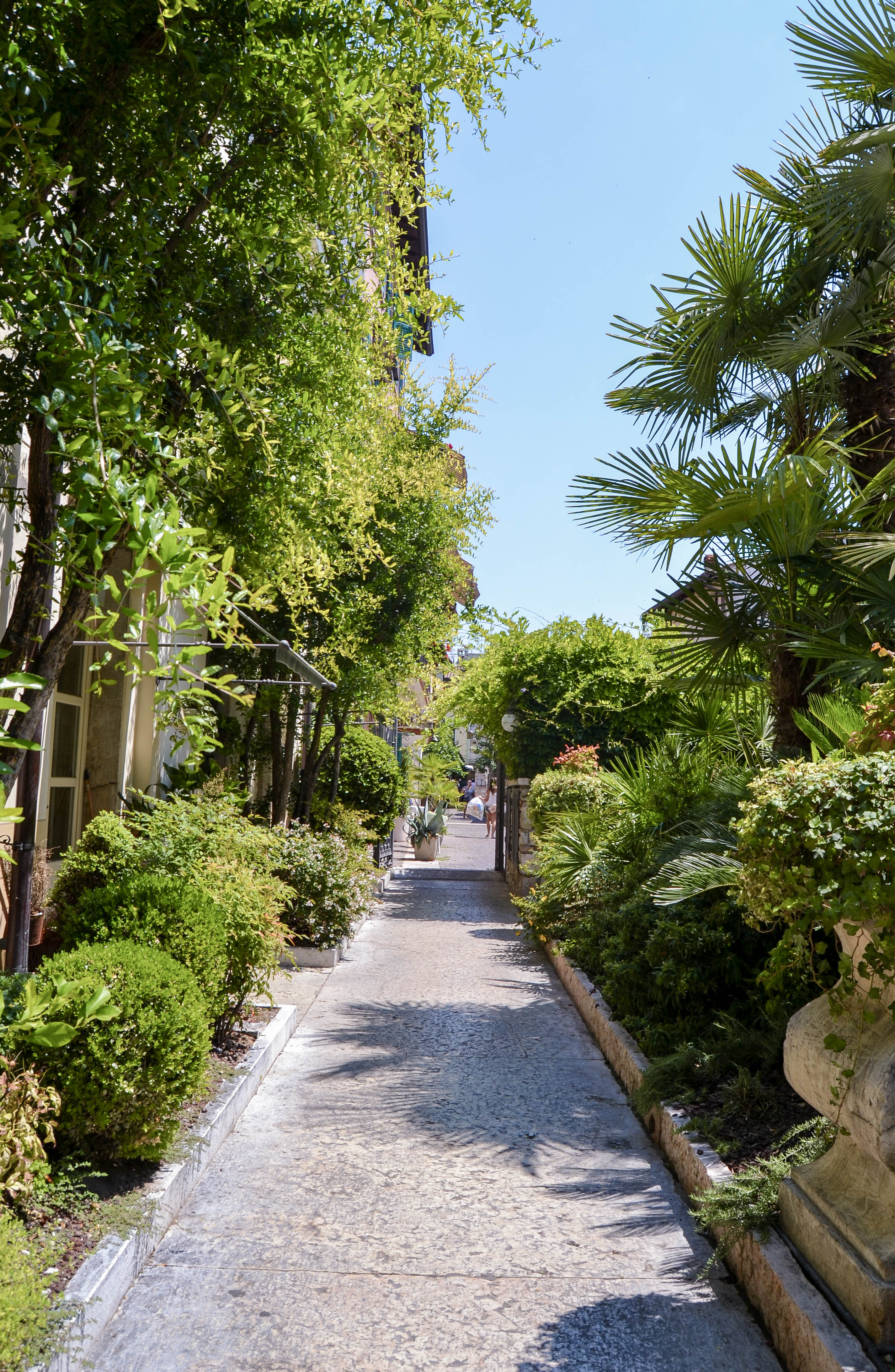 visiting Lacise in the South of Lake Garda, im Süden des Gardasees, Mediterranean flair, mediterrane Häuser