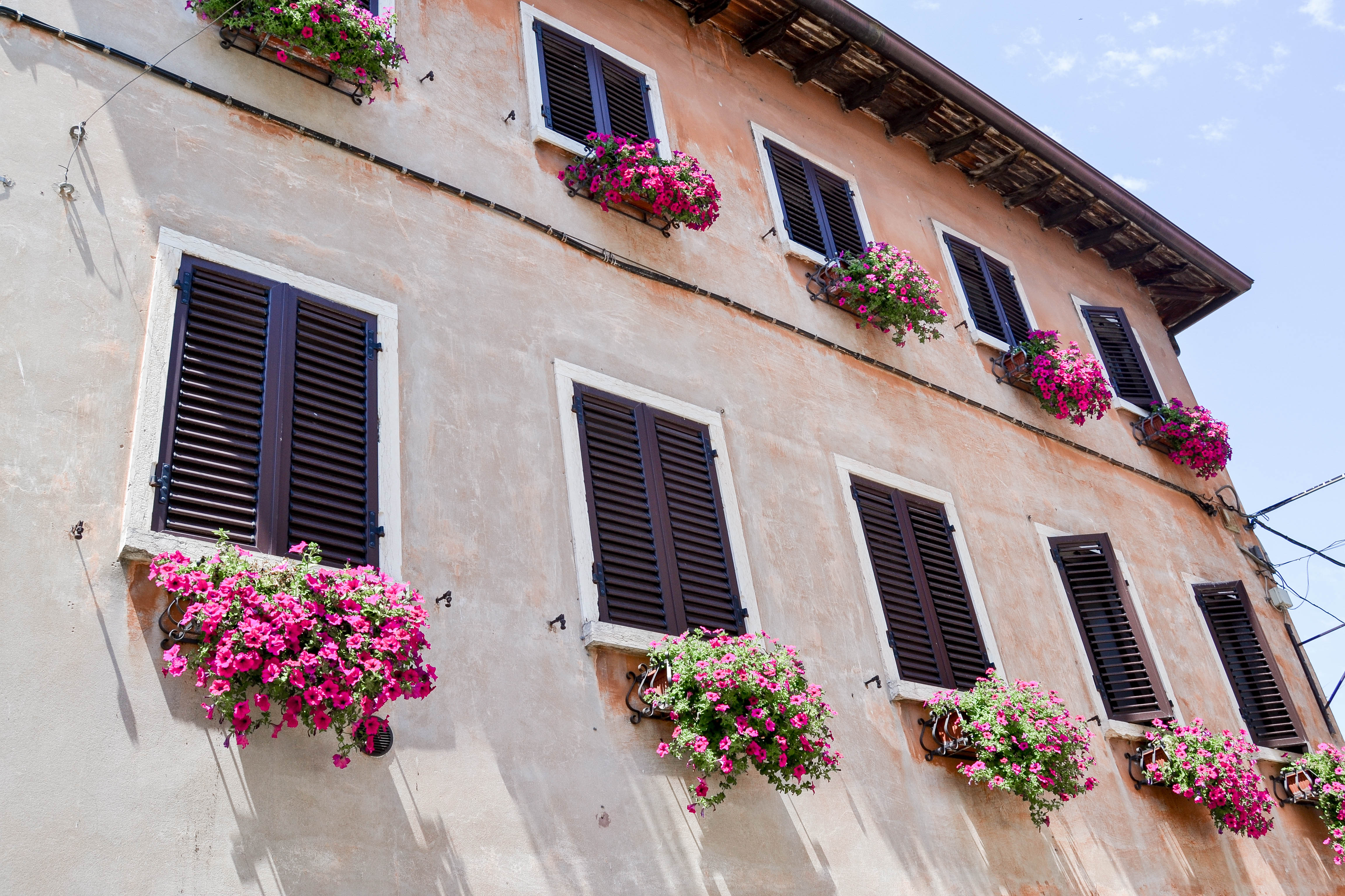 visiting Lacise in the South of Lake Garda, im Süden des Gardasees, Mediterranean flair, mediterrane Häuser