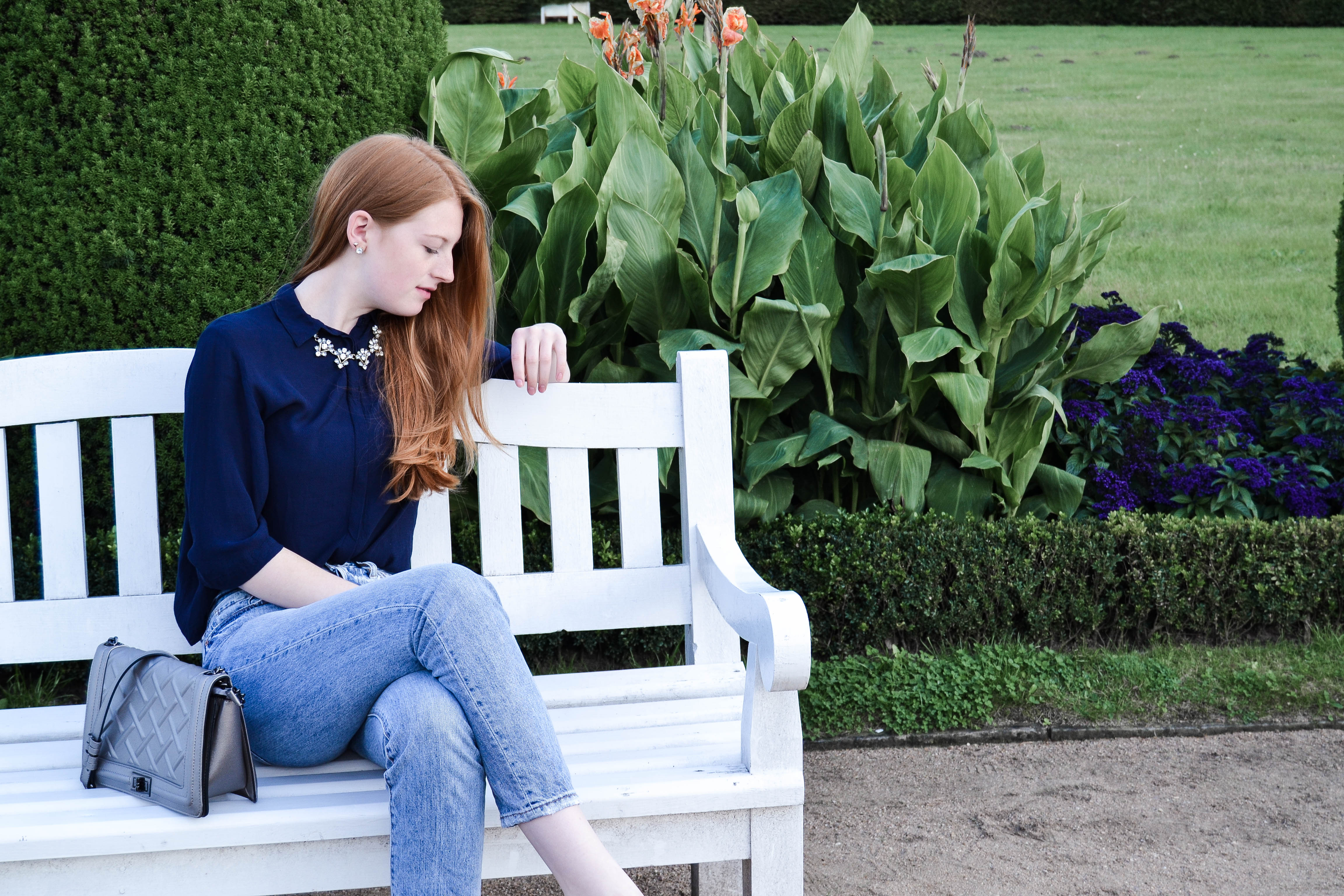 mom jeans with blue blouse and heels, silver gold accessories